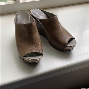 Antelope olive leather mule